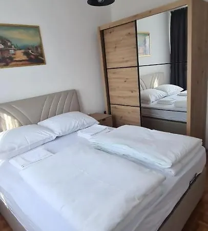 아파트 Apartman Mika