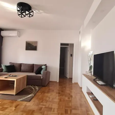 아파트 Apartman Mika