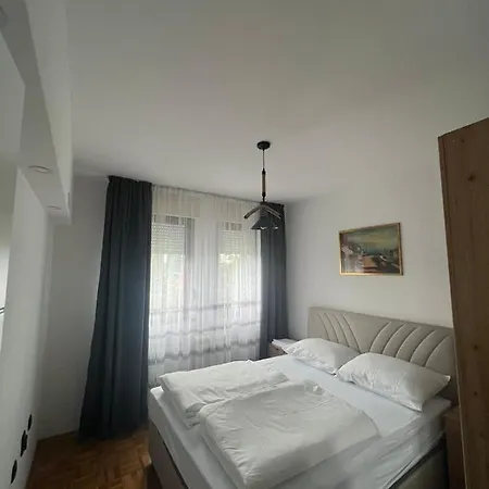 아파트 Apartman Mika